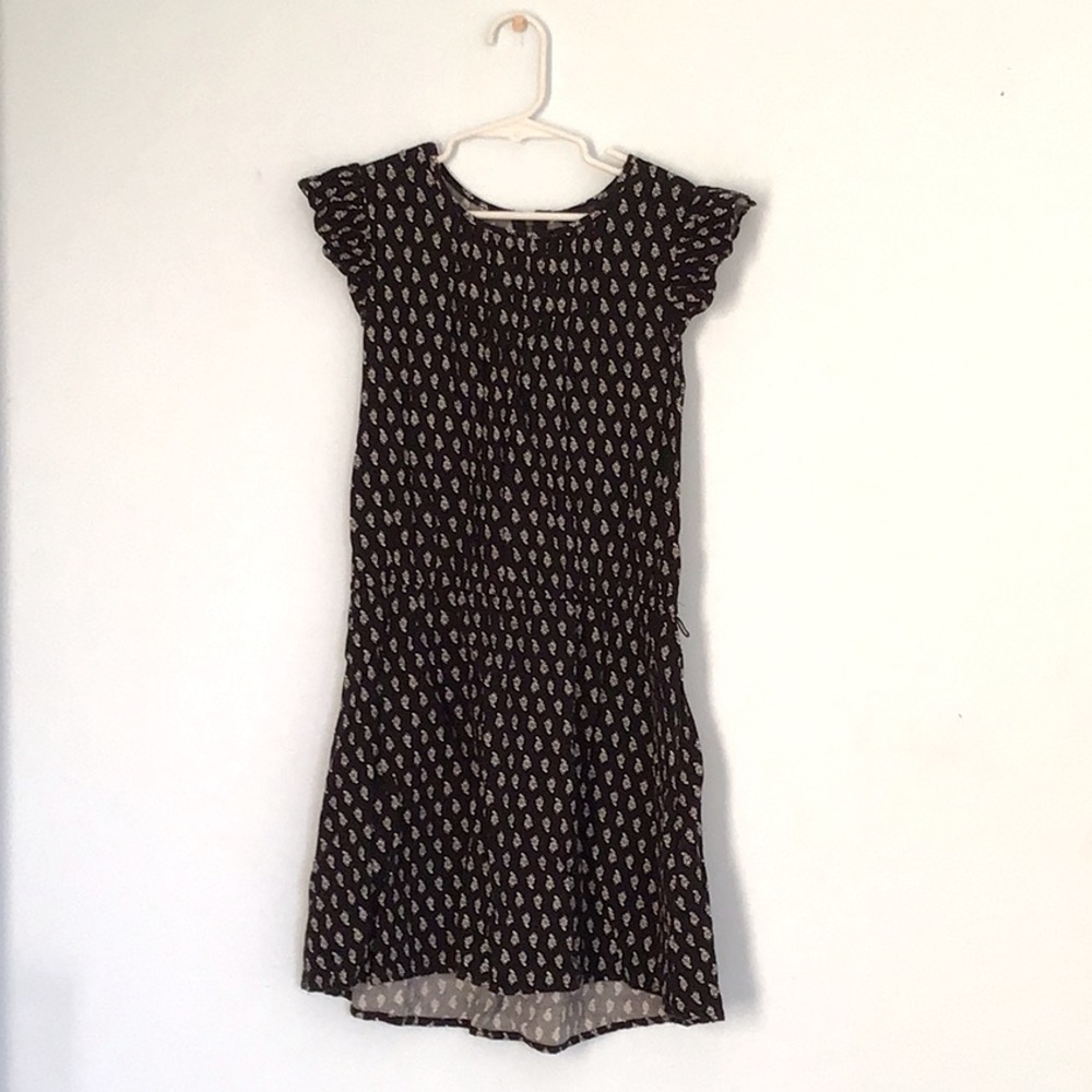 Dress with ruffled sleeves